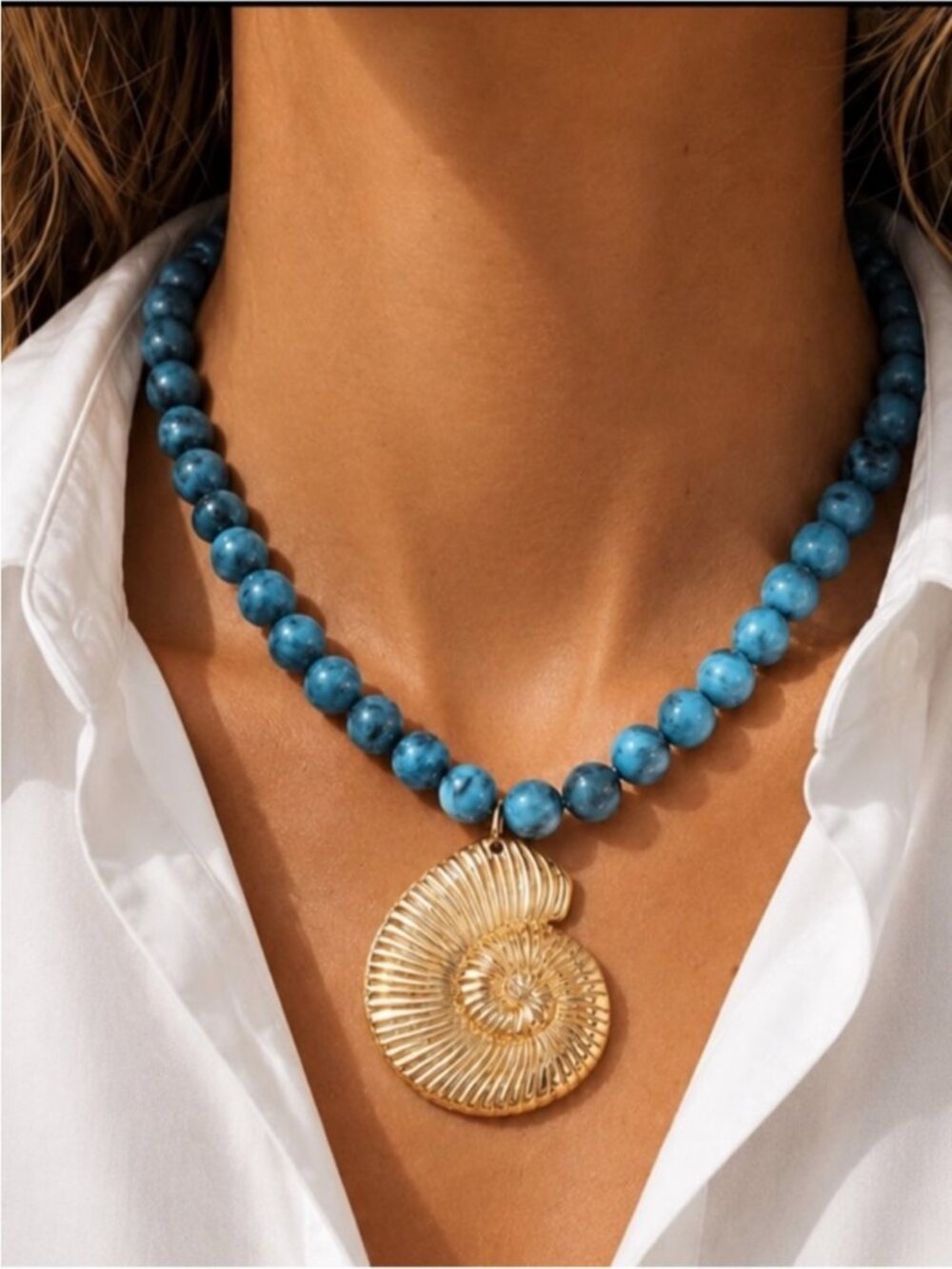 New! Coastal Preppy Blue Beaded Gold Shell Dopamine Necklace NWOT 5038